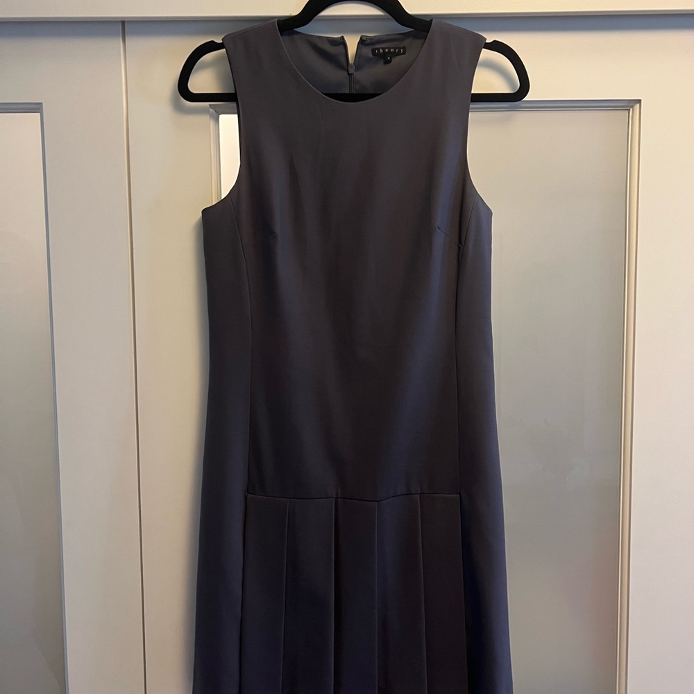 THEORY size 4, pleated dress with pockets